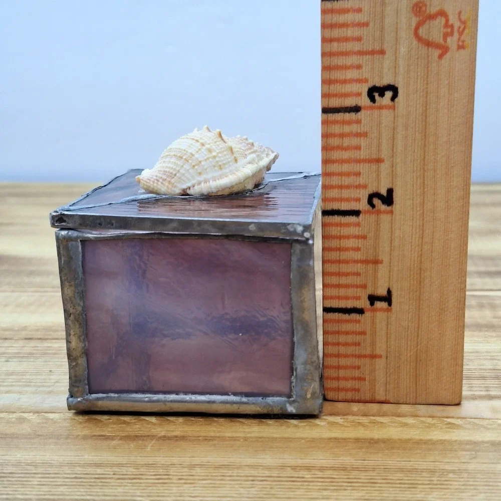 Vtg Mounted Sea Shell Purple Amethyst Glass Trinket‎ Box 2.5 X 2